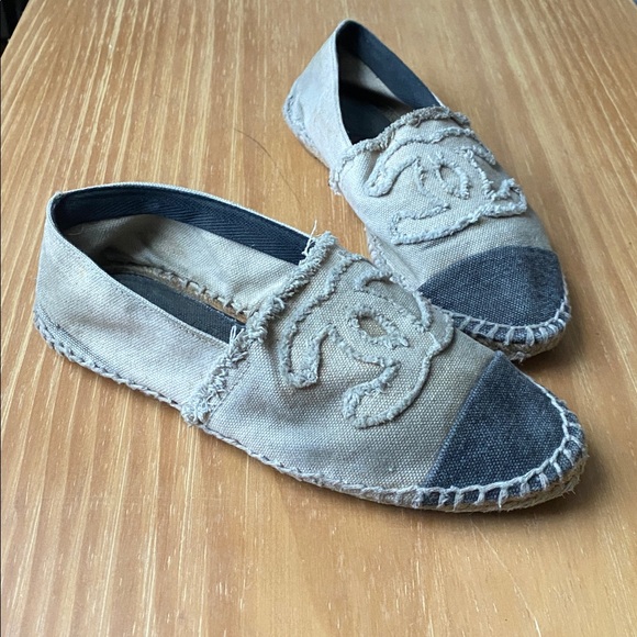 Chanel Logo Denim Black Cap Toe & Cream Espadrille Flat Loafers * Damaged - Picture 1 of 16